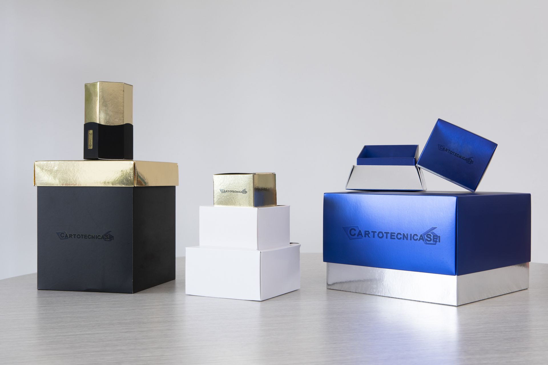 Scatole rigide in cartoncino blu, bianche e oro personalizzate Cartotecnica Sei